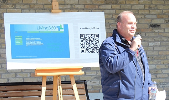 Mayor Strang speaks at August 2013 yard Sale Fund Raiser